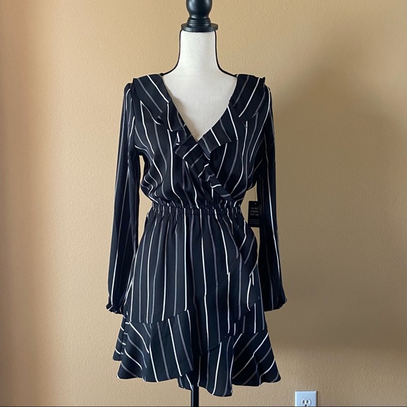 Express Striped Elastic Waist Ruffle Wrap Dress NWT - Picture 2 of 5